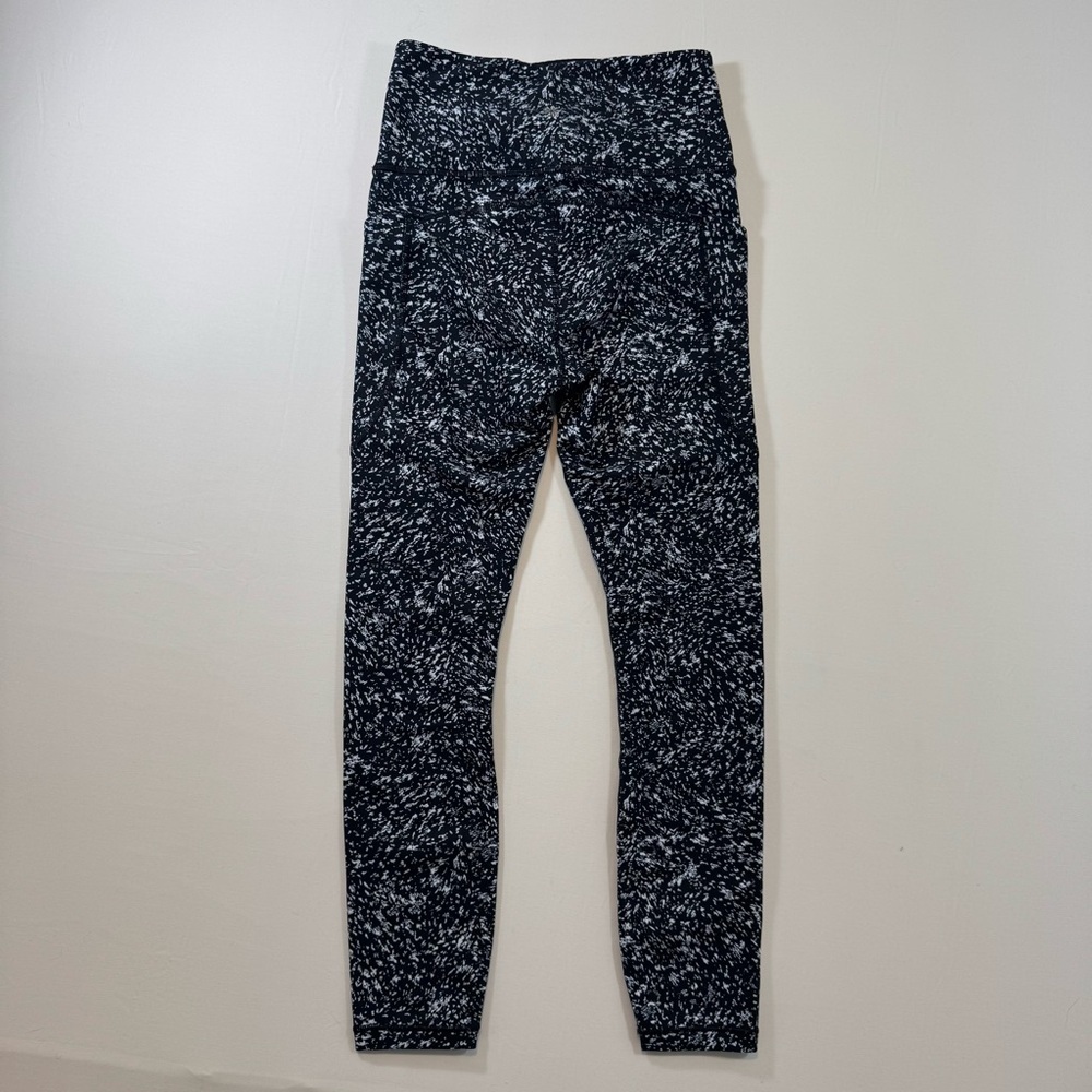Athleta Ultimate Stash 7/8 Leggings XS Black Storm Texture High Rise - Picture 7 of 7